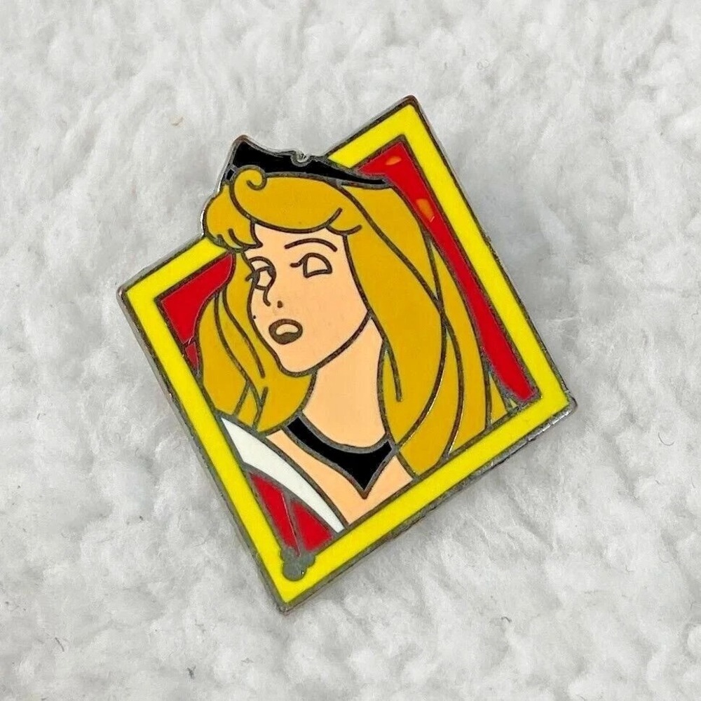 Disney Pin Princess Aurora Sleeping Beauty Castles & Creations 2005 Official Pin